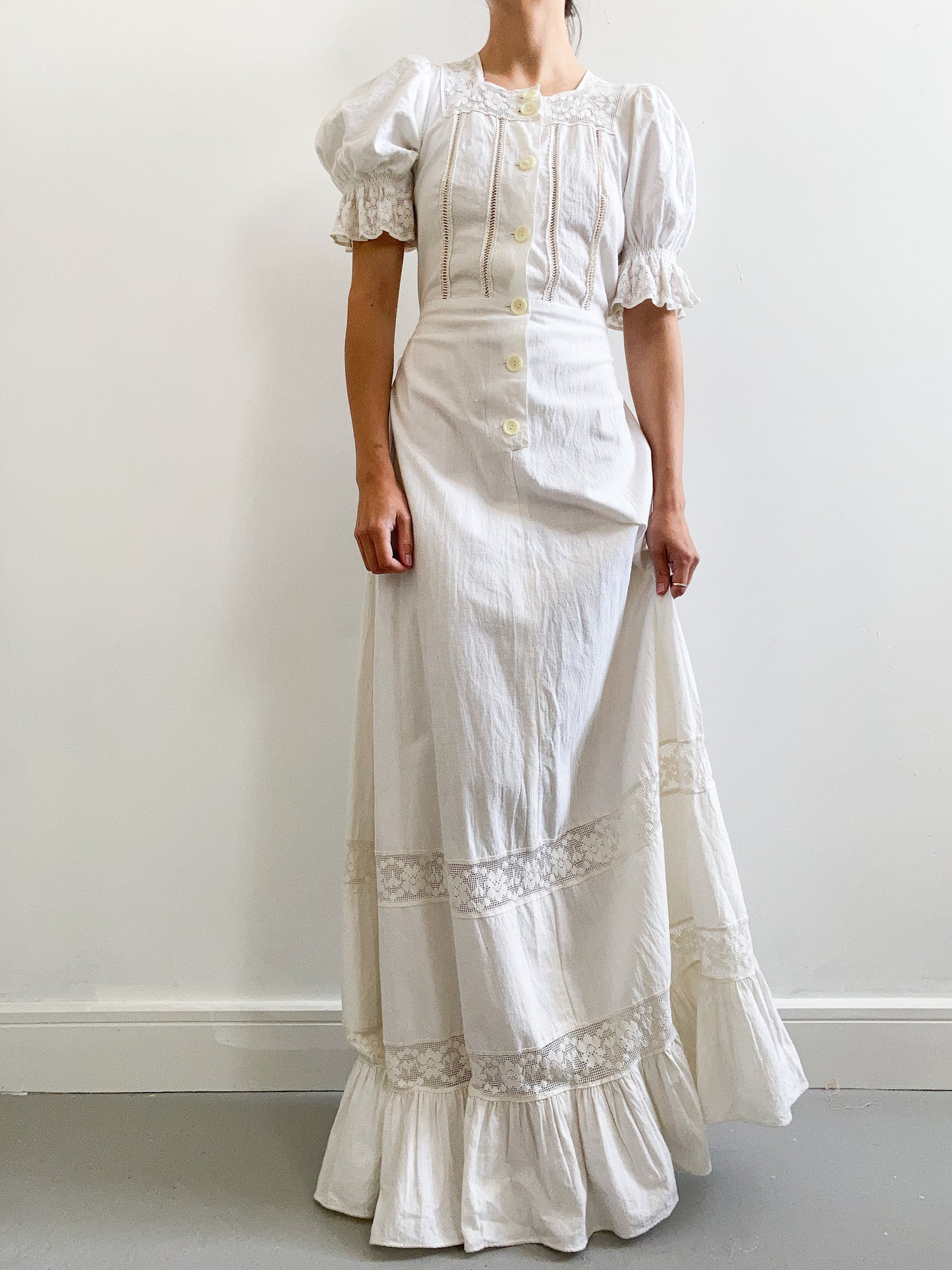 1970s White Cotton Prairie Dress with Lace and Puff Sleeves